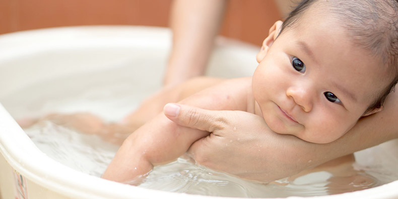 What You’ll Need to Know About Baby’s First Bath